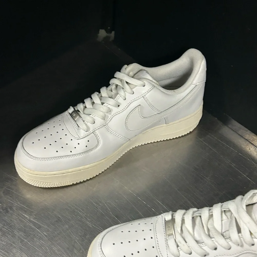 Nike Air Force 1 Size 10.5 Men - Picture 6 of 11